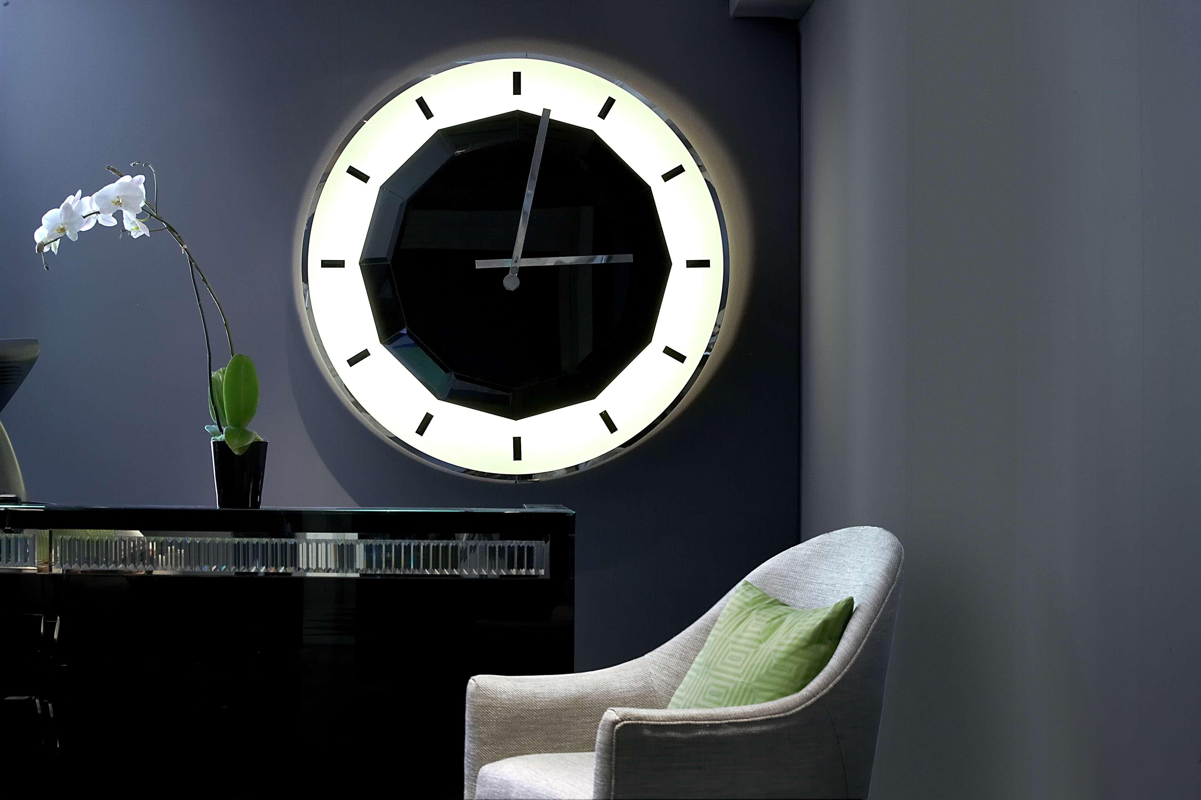Waldorf Astoria Versailles - Trianon Palace Exterior photo Clock
