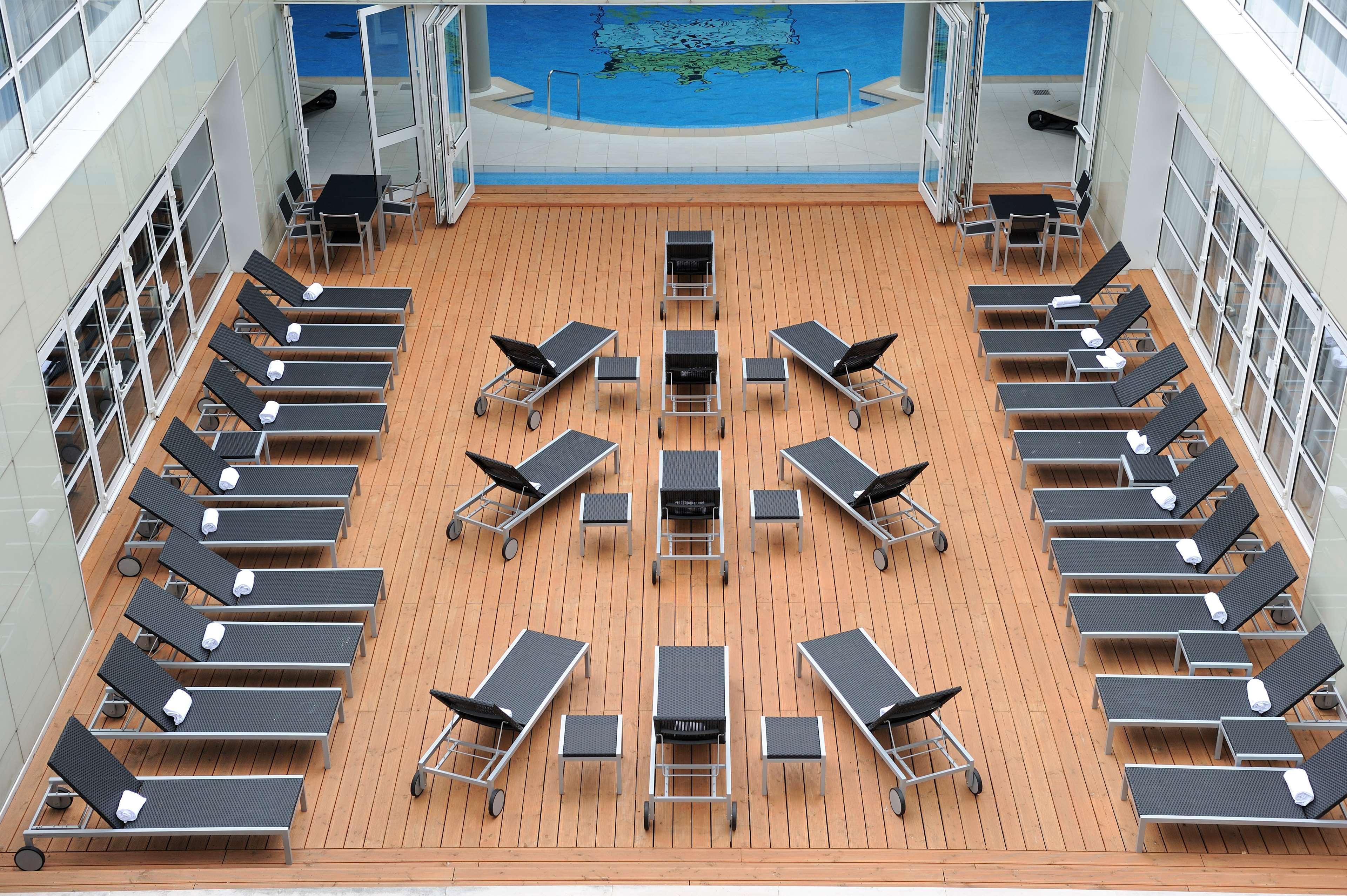 Waldorf Astoria Versailles - Trianon Palace Facilities photo Sunbathing area