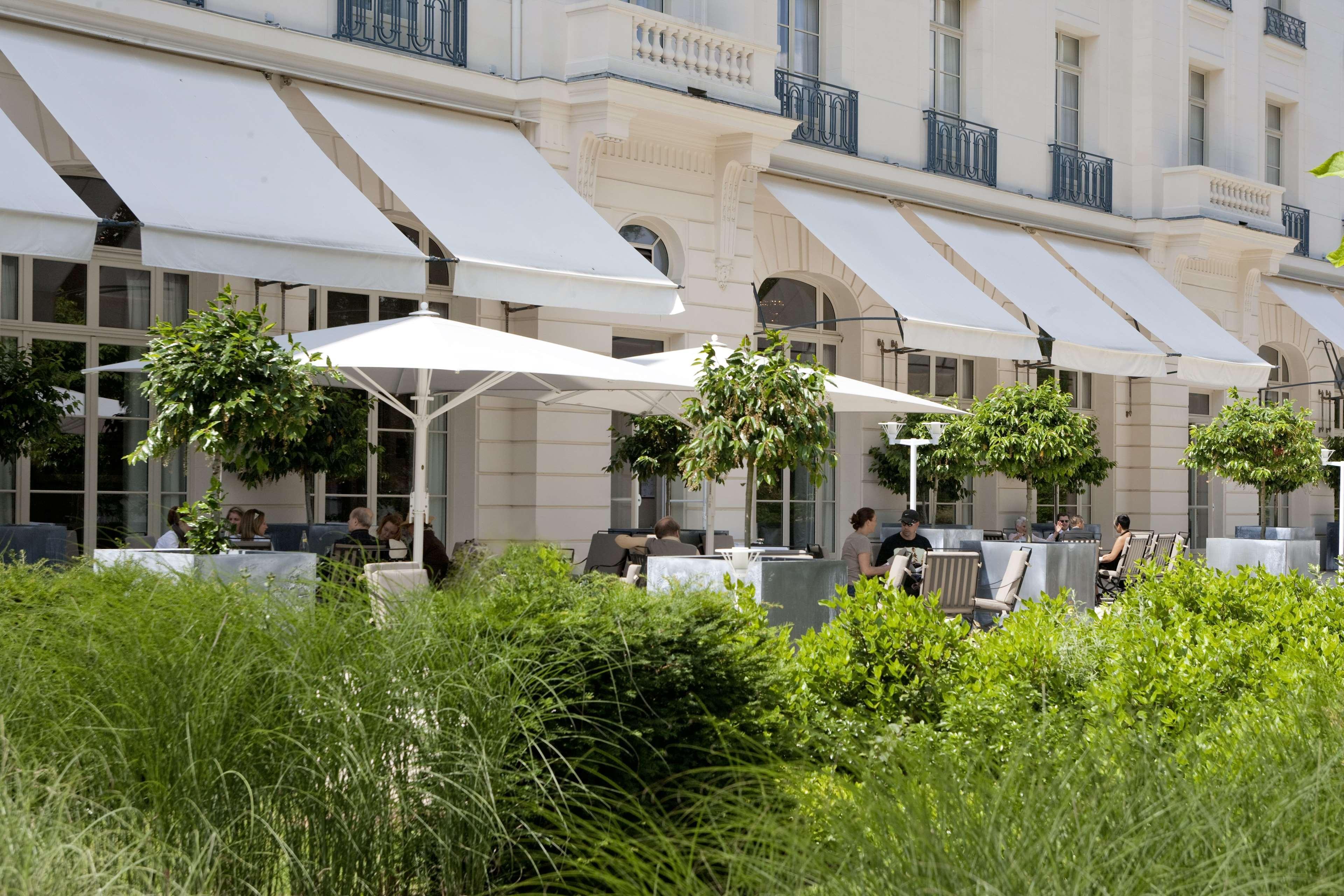 Waldorf Astoria Versailles - Trianon Palace Exterior photo The restaurant