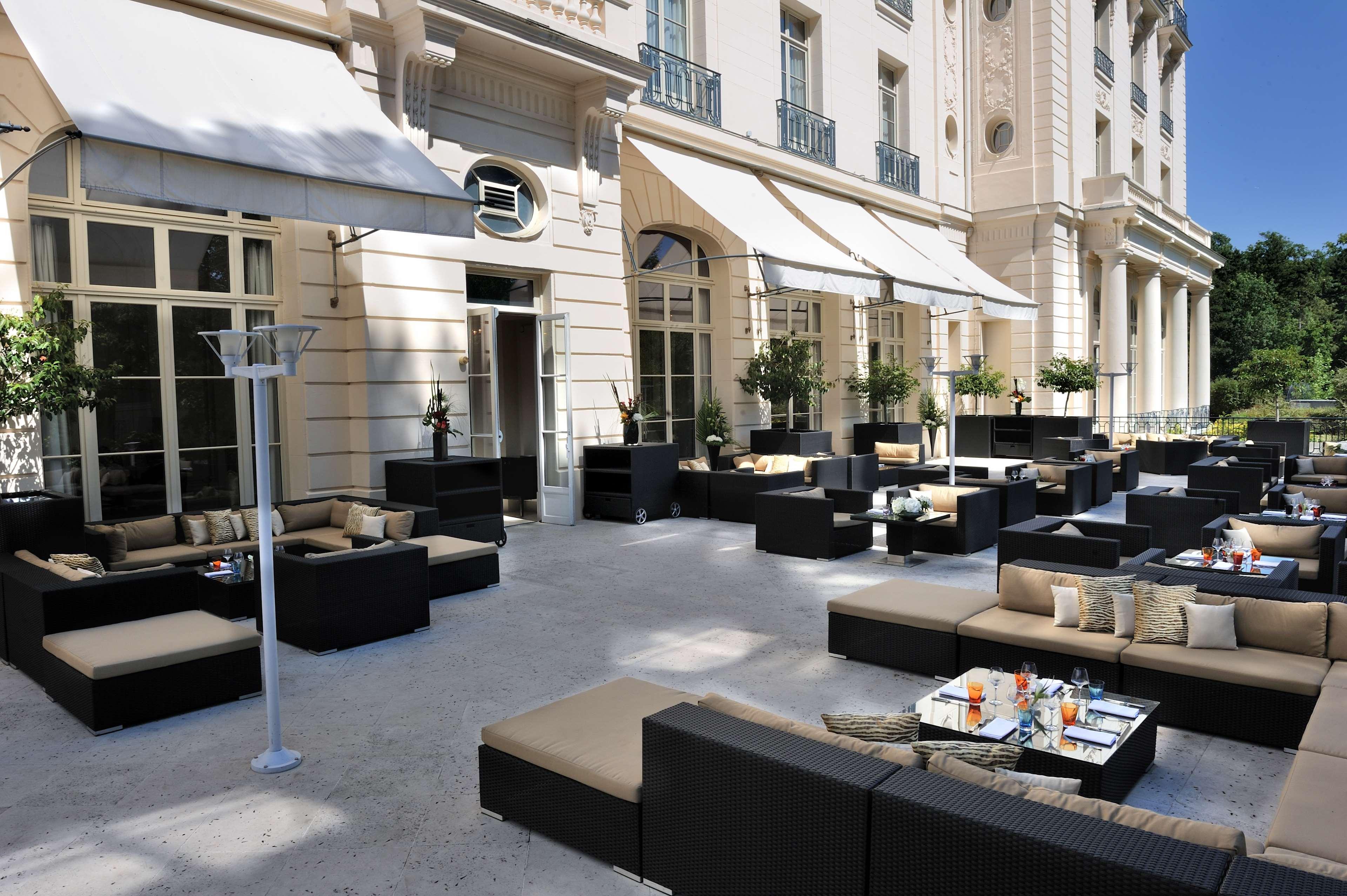 Waldorf Astoria Versailles - Trianon Palace Exterior photo The Terrace at the Four Seasons Hotel