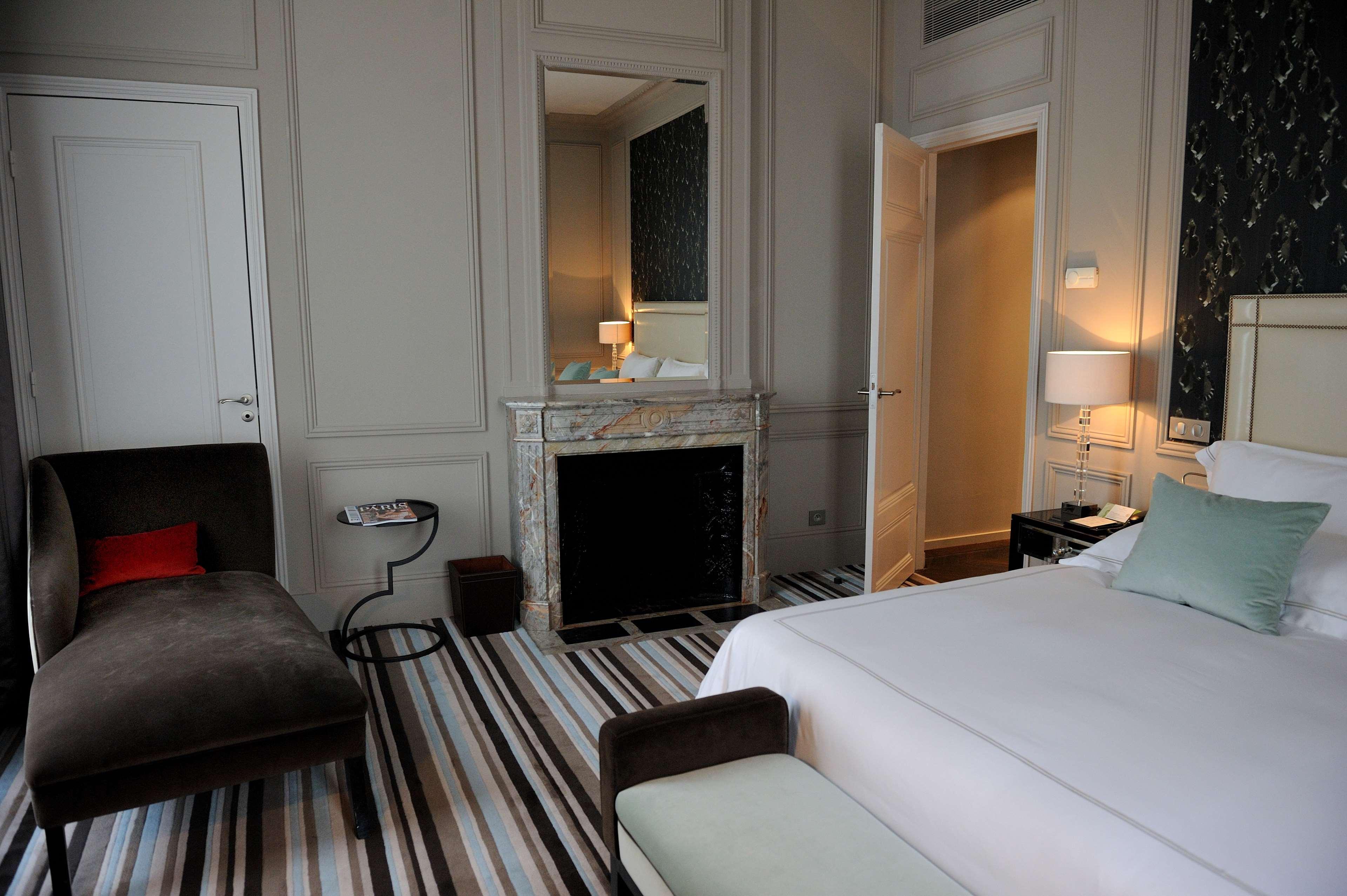 Waldorf Astoria Versailles - Trianon Palace Room photo A room at the hotel
