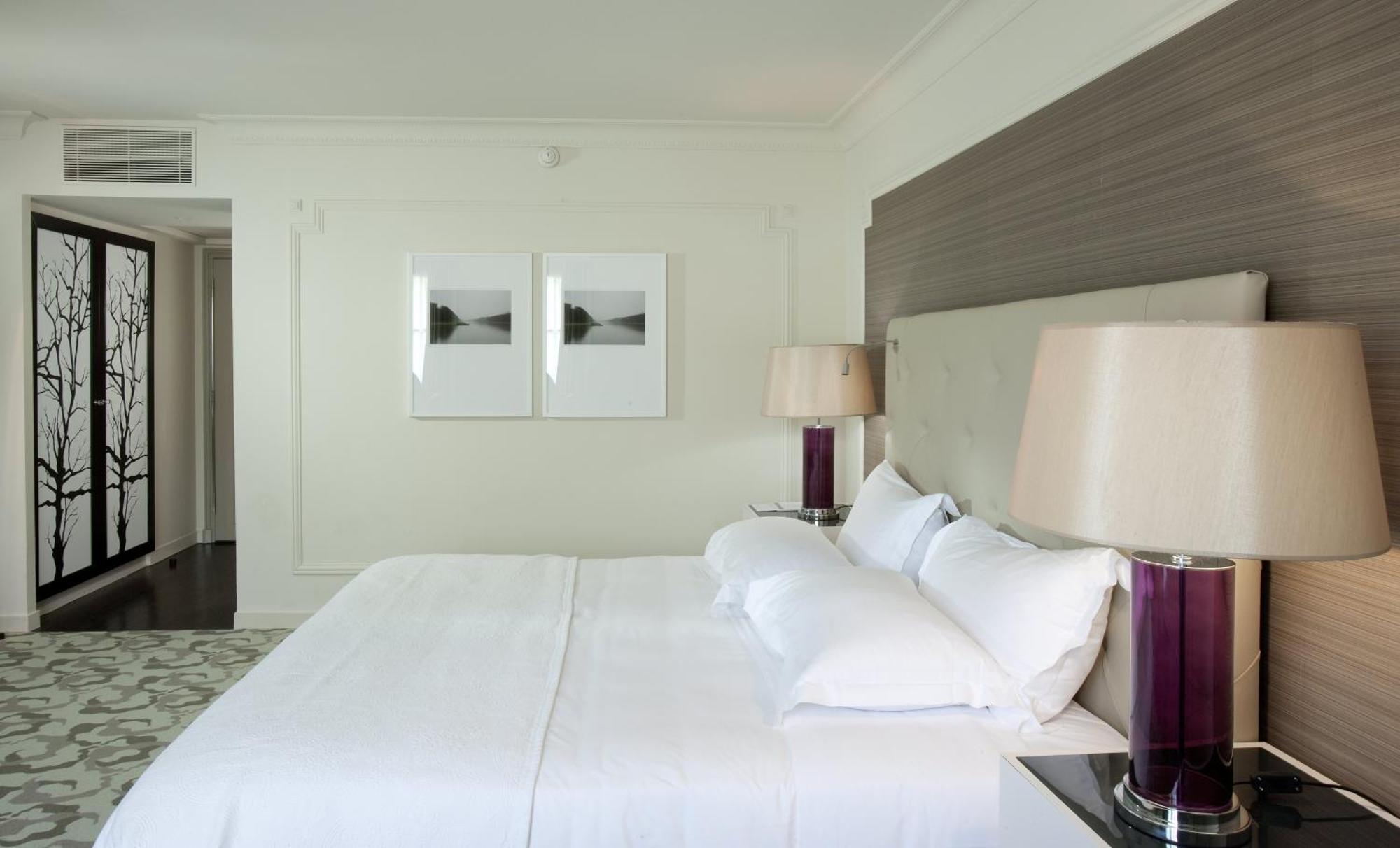Waldorf Astoria Versailles - Trianon Palace Exterior photo A bedroom at the Four Seasons Hotel