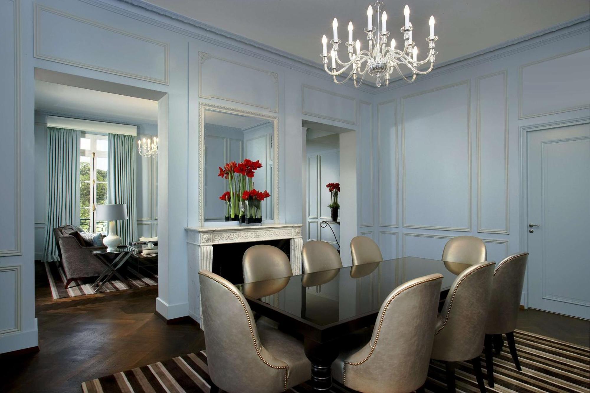 Waldorf Astoria Versailles - Trianon Palace Exterior photo A dining room