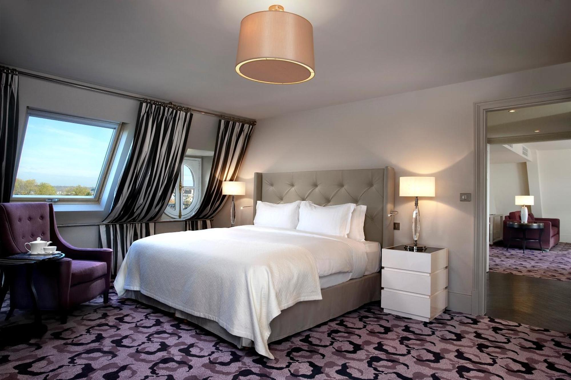 Waldorf Astoria Versailles - Trianon Palace Room photo A bedroom at the Mandarin Oriental London
