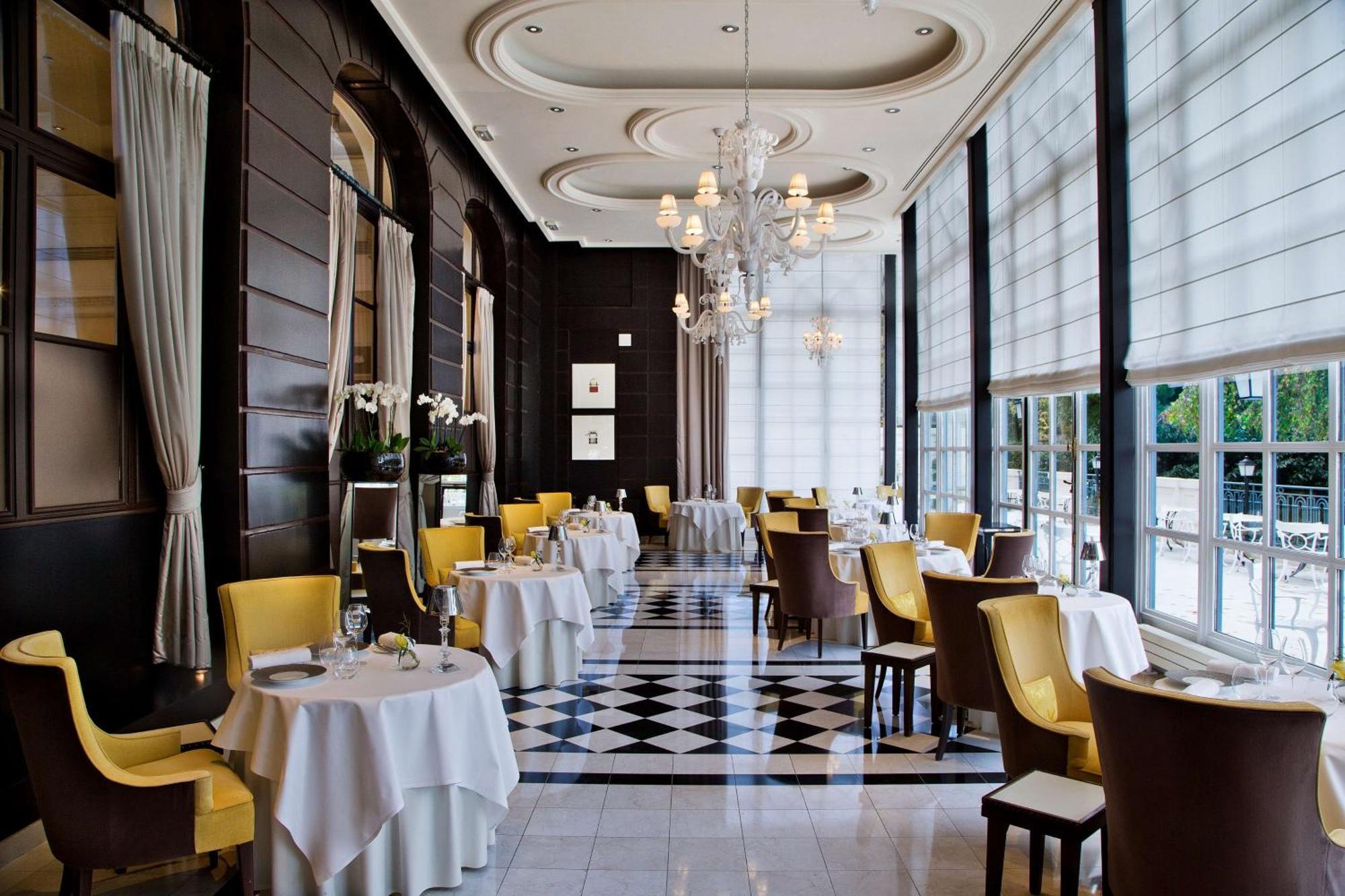Waldorf Astoria Versailles - Trianon Palace Exterior photo Restaurant