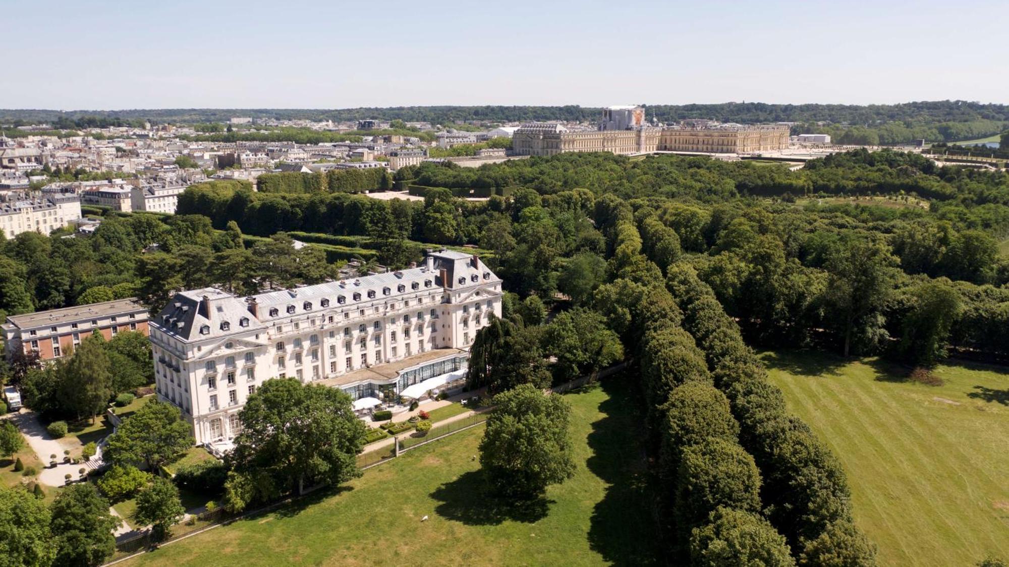 Waldorf Astoria Versailles - Trianon Palace Exterior photo The Royal Pavilion, Brighton