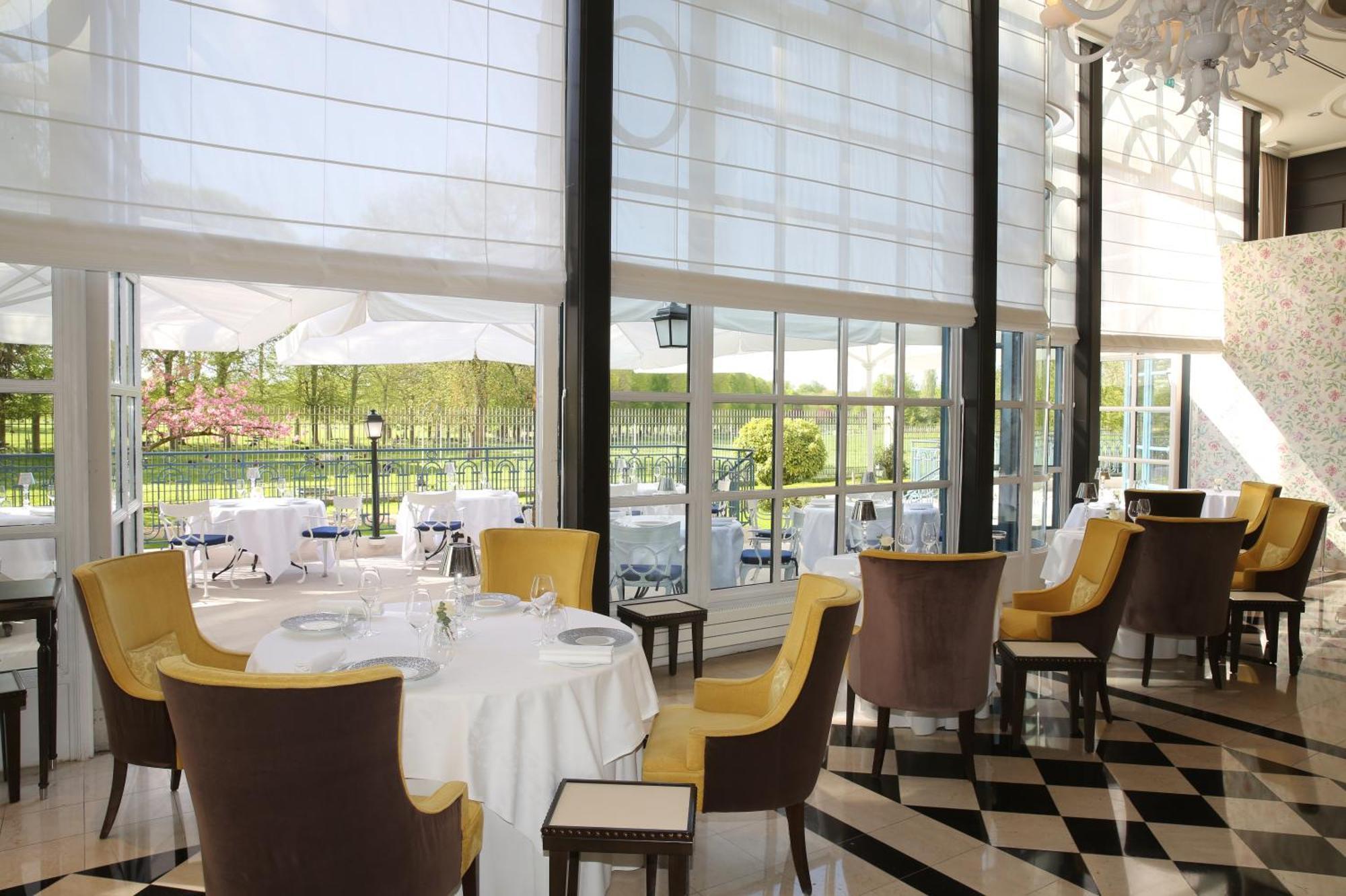 Waldorf Astoria Versailles - Trianon Palace Exterior photo Restaurant
