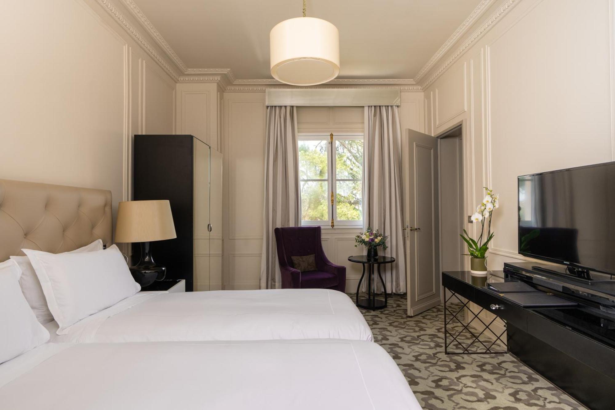 Waldorf Astoria Versailles - Trianon Palace Exterior photo